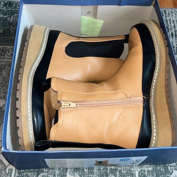 Universal Thread women’s Tan and Black Cambria Boots size 7.5 - Picture 9 of 11